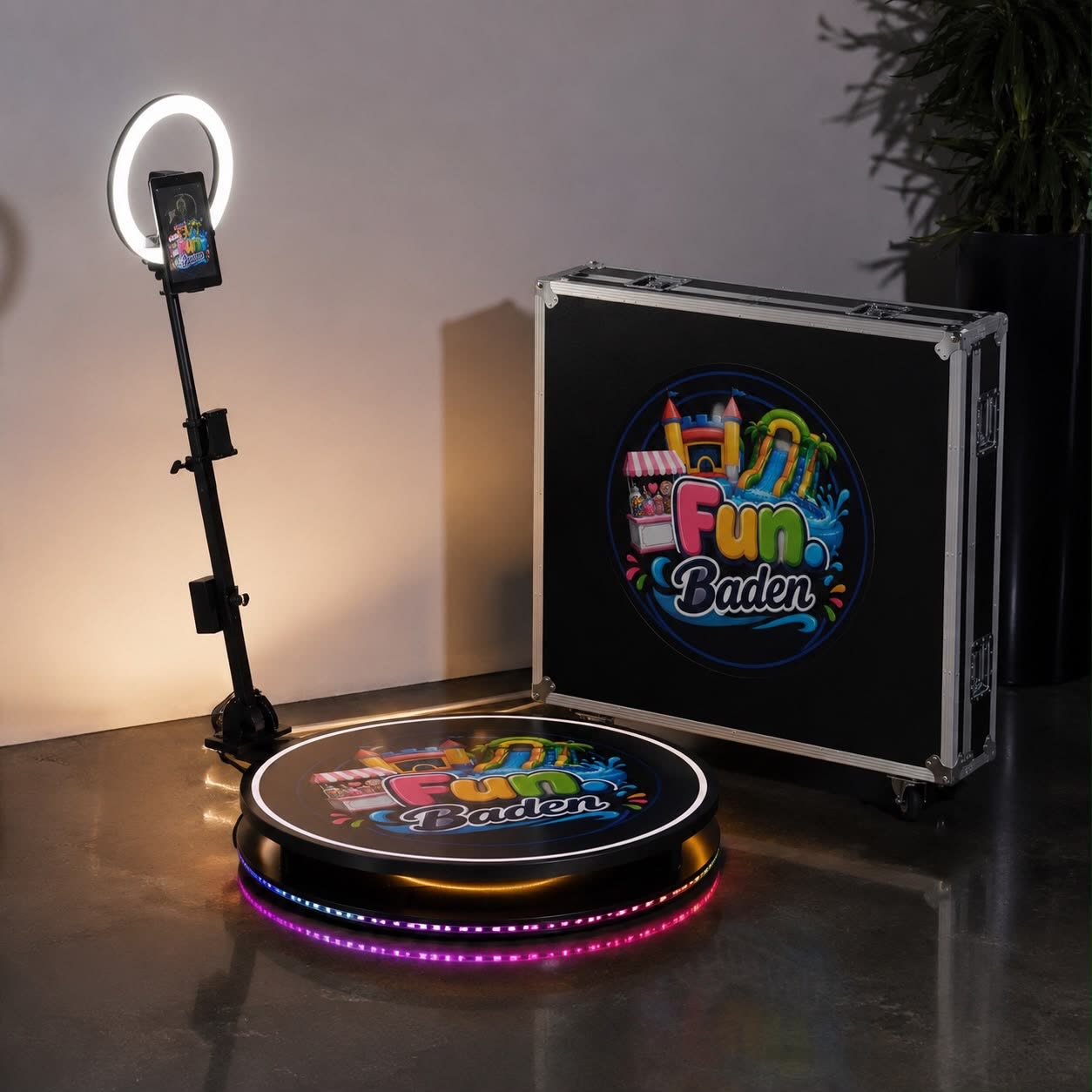 360 Grad Photo Booth mit Ringlicht und Fun.Baden Logo